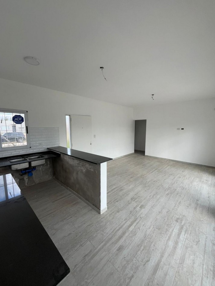 CASA EN VENTA, ROLDAN
