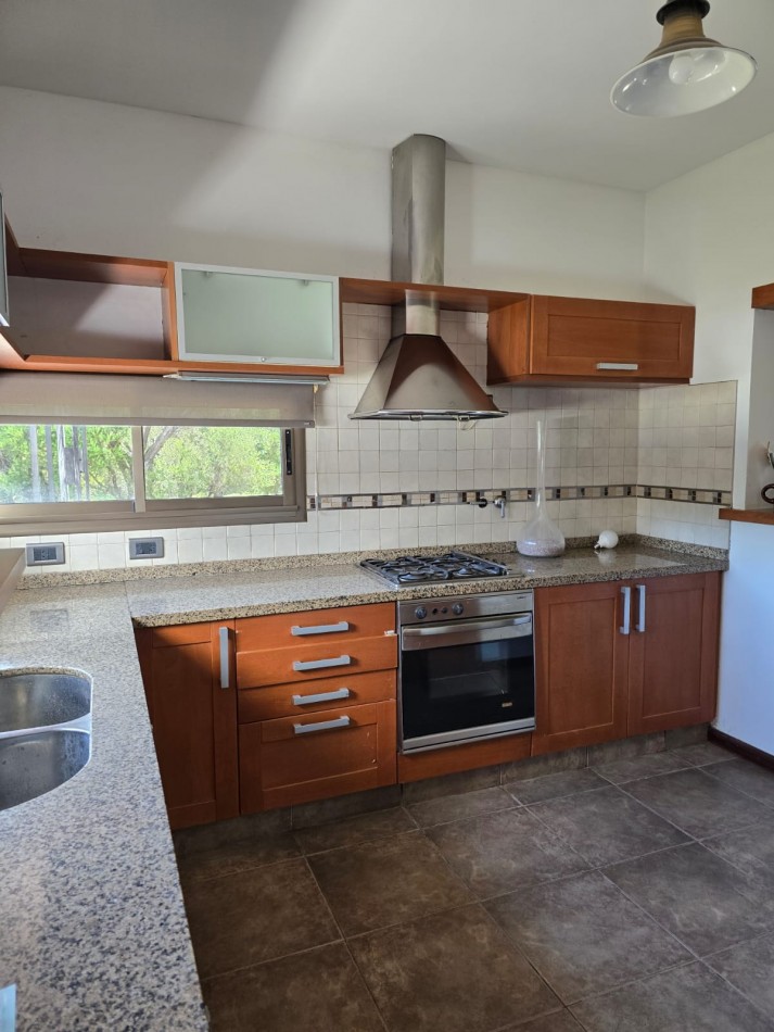 CASA EN VENTA. PUERTO ROLDAN, BARRIO CERRADO