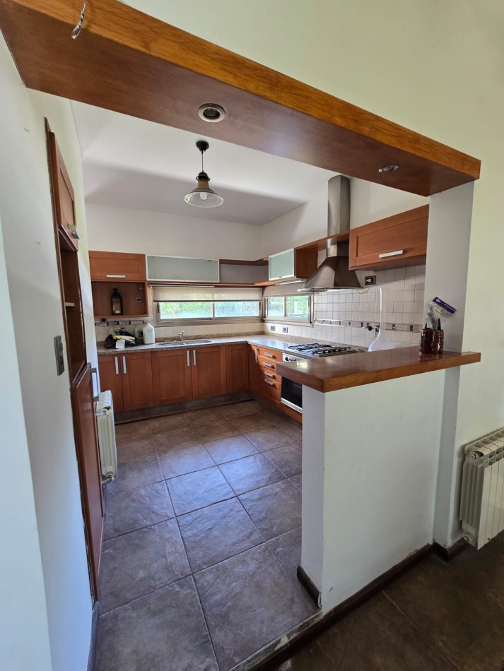CASA EN VENTA. PUERTO ROLDAN, BARRIO CERRADO