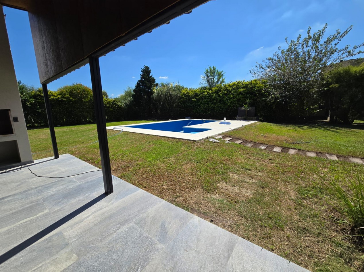 CASA EN VENTA. PUERTO ROLDAN, BARRIO CERRADO