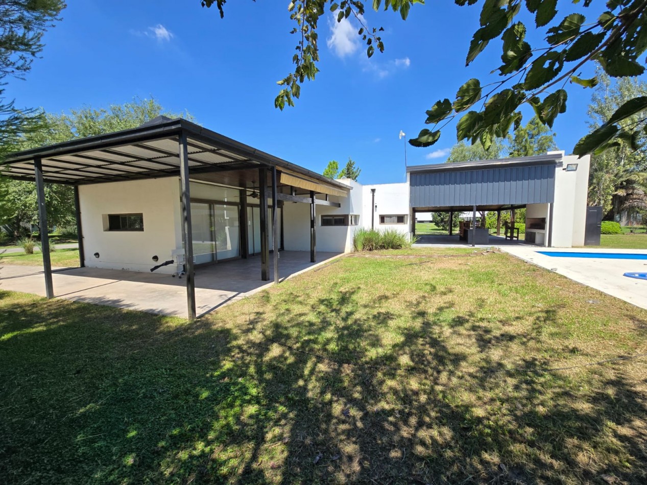CASA EN VENTA. PUERTO ROLDAN, BARRIO CERRADO