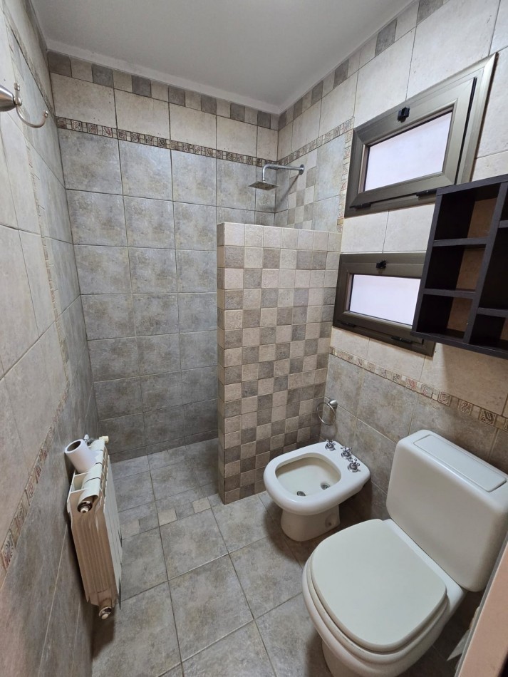 ALQUILER TEMPORAL. CASA DE 3 DORMITORIOS. PUERTO ROLDAN, BARRIO CERRADO.
